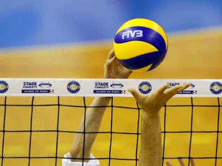 Formaţia de volei a LPS a încheiat cu o victorie partida de la Dej şi e cea mai bună din campionat